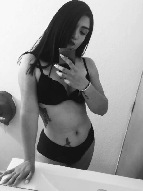 Ivanna Arellano Torres 美しいモデル 画像