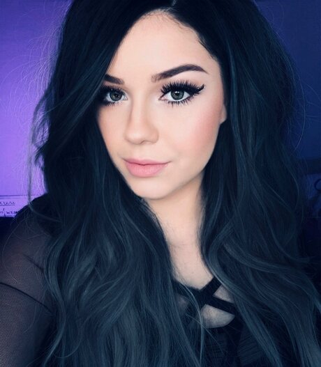 Mina Harker 女優 写真