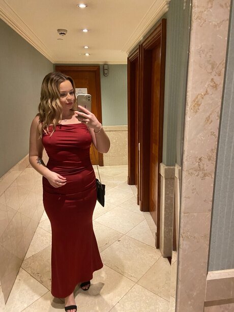 Lowri Taylor ポルノ女優 画像