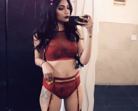 美しい足 OnlyFans トップ 画像