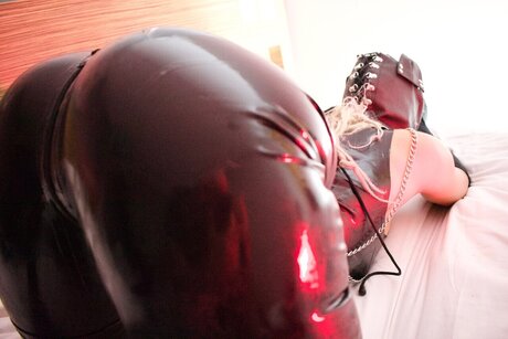 Opulent Restraint ポルノスター HD 写真