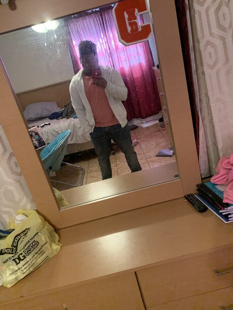 デカ尻ジーンズ OnlyFans トップ 写真