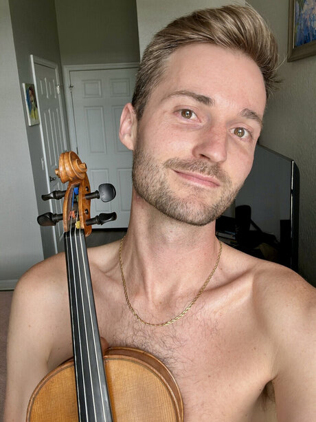 A Naked Violinist ポルノスター ベスト 画像