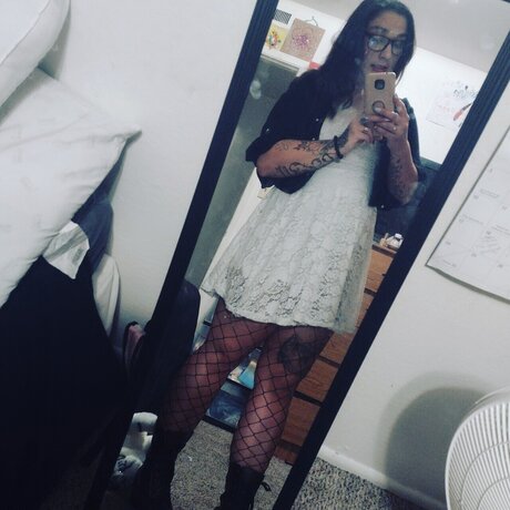 Beezzy_ アダルトモデル 写真