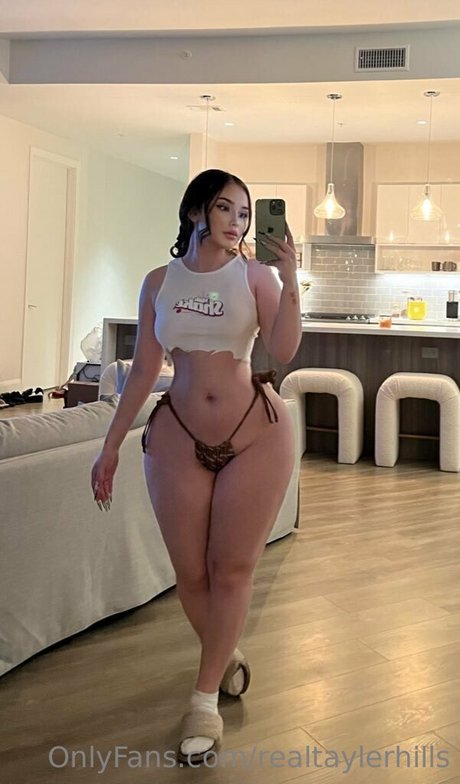Tayler Hills ポルノモデル 画像