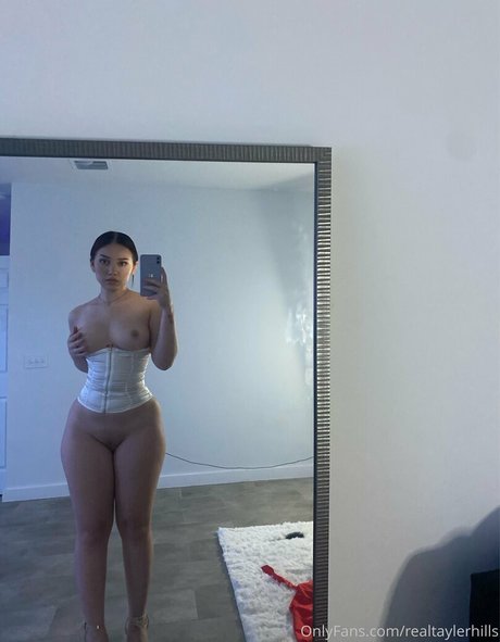 巨乳のマンコOnlyFans アートxxx 画像