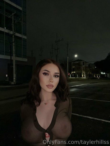 Tayler Hills 裸のスター 写真