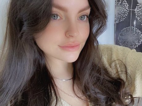 裸のトゥインクOnlyFans ポルノグラフィック 画像