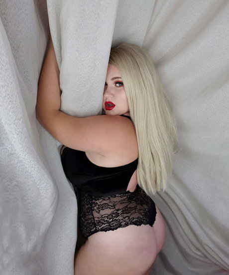 裸のプリンセスOnlyFans 無料セックス 画像