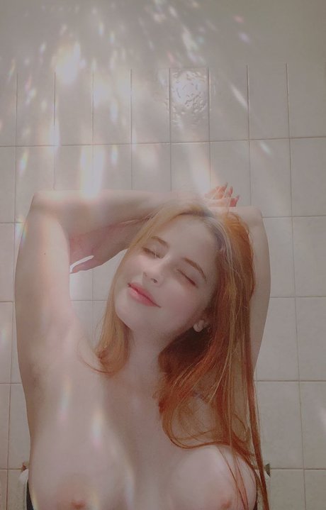 スターティーンオンリーファンズ 裸 画像