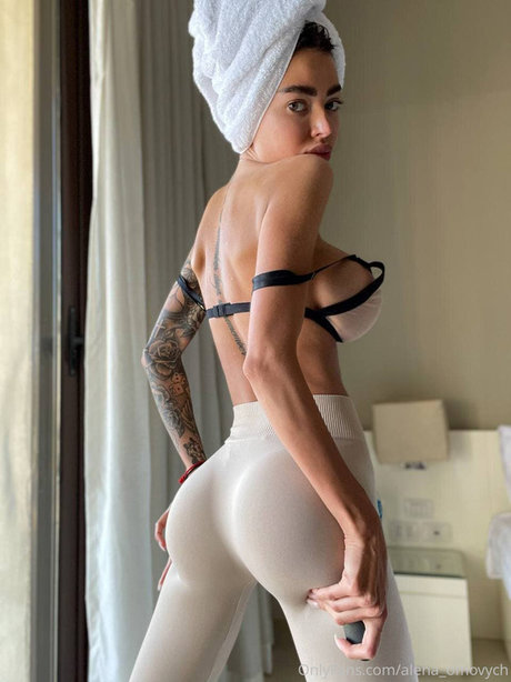 Alena Omovych 可愛い女優 写真