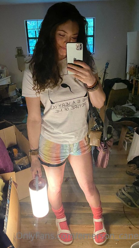 フィンドムオンリーファンズ 裸 写真