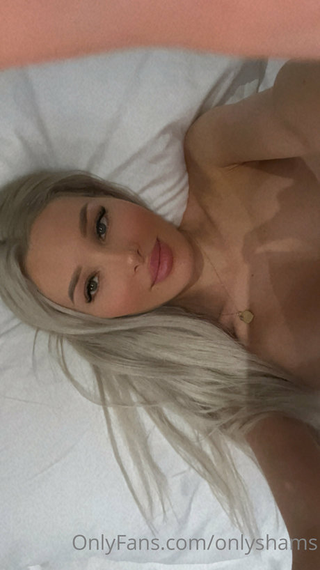 大きなお尻のアジア人OnlyFans 無料裸 写真