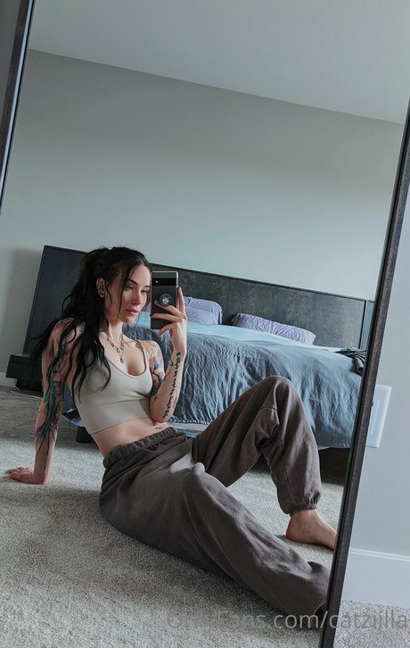 黒髪の熟女OnlyFans アート裸 写真