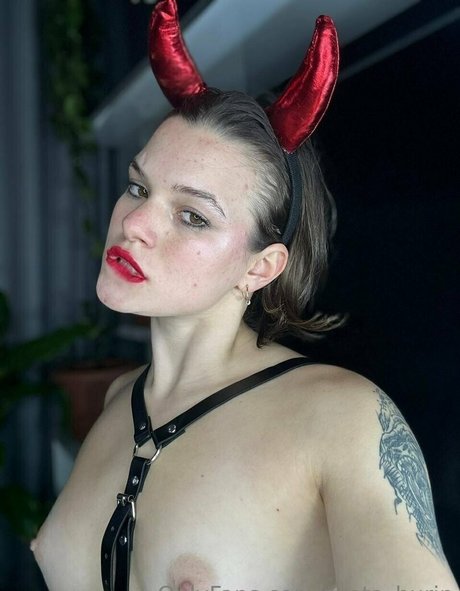 Sveta Hurin アートポルノスター 写真