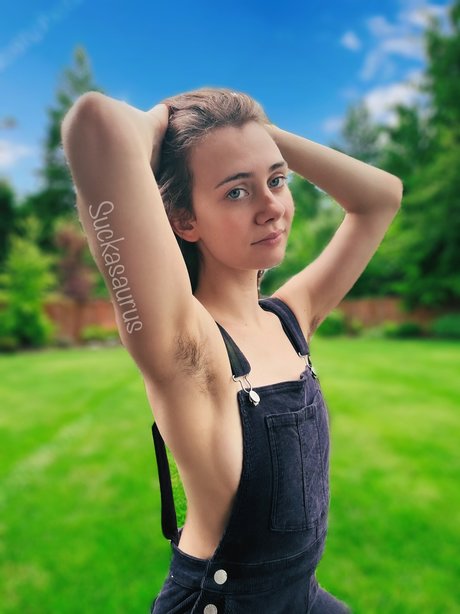 小柄で痩せたOnlyFans セクシーヌード 画像