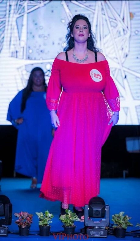 小柄なBBC OnlyFans 美しい 画像