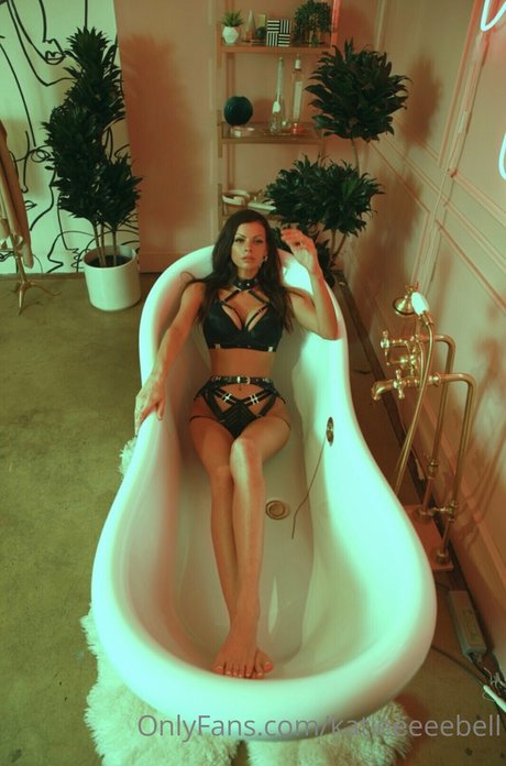 Katie Bell ポルノモデル 写真