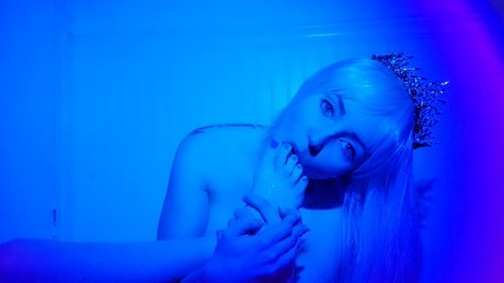 Tiny feet treat セクシーモデル 写真