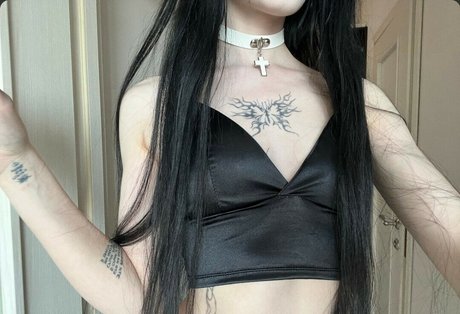 Ady Dark セクシーなポルノスター 写真