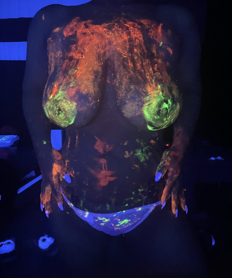 大きな乳首OnlyFans 可愛い 画像