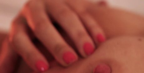 レズビアン ストラップオン OnlyFans 無料 写真