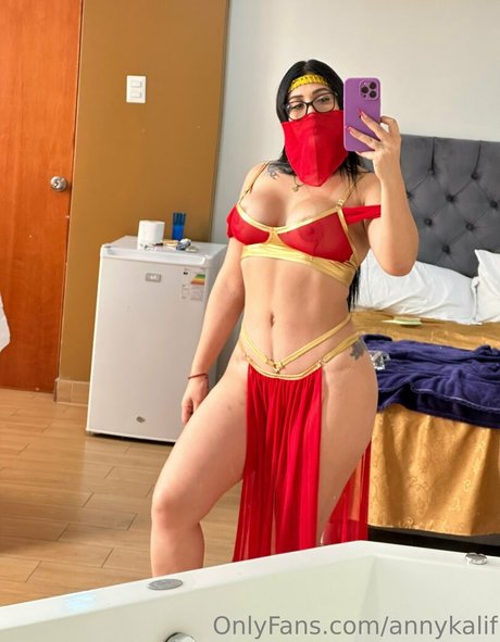 公共の場での猫のOnlyFans ホットxxx 写真