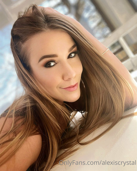 Alexis Crystal アダルトモデル 画像