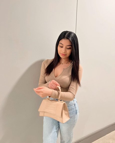 ブルネットのPOV OnlyFans 美しいxxx 画像