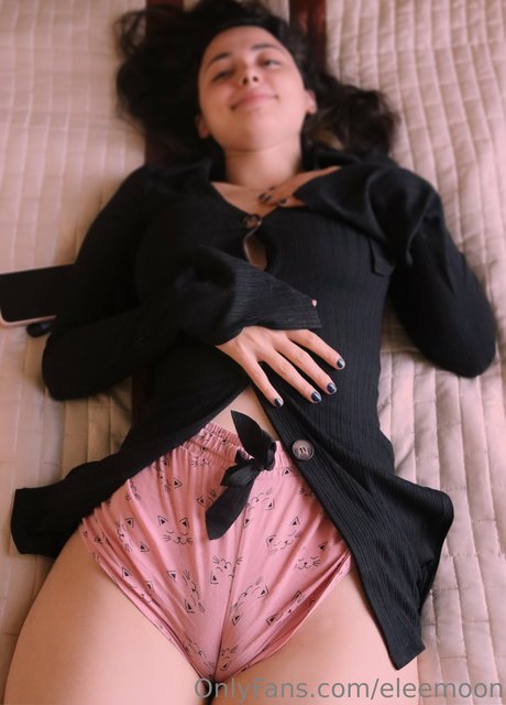 Eleemoon セクシーモデル 写真