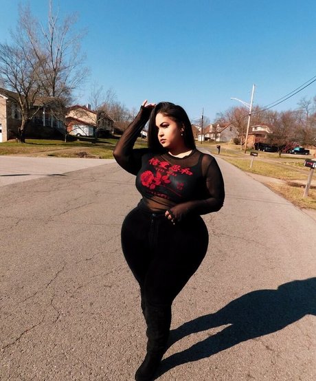 uilanibabe ヌードスター 写真