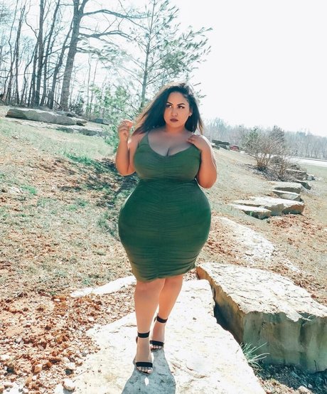 uilanibabe アート女優 画像