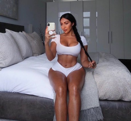 曲線美の熟女OnlyFans ホットヌード 写真