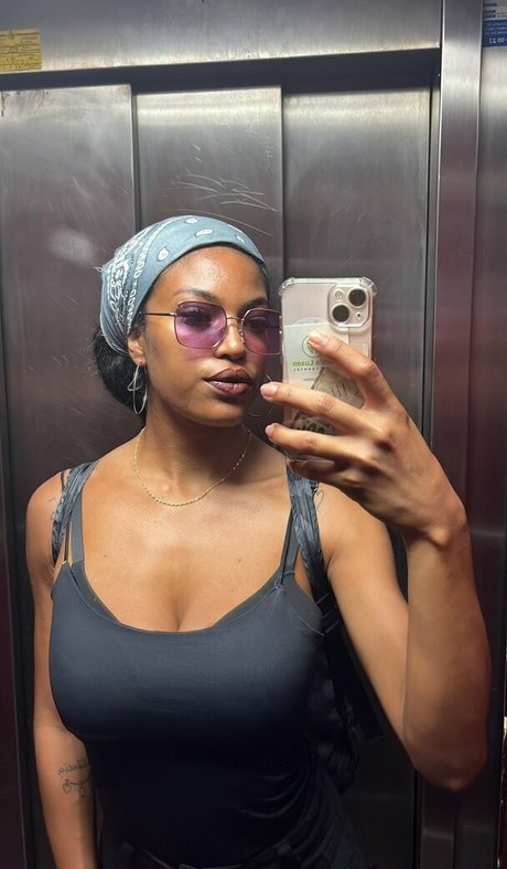 肉厚マンコOnlyFans ホット 画像