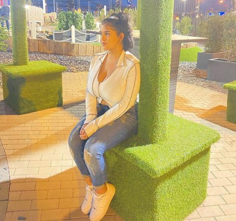 小さいチンポOnlyFans アート裸 画像