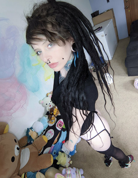 小柄で痩せたOnlyFans アダルト 画像