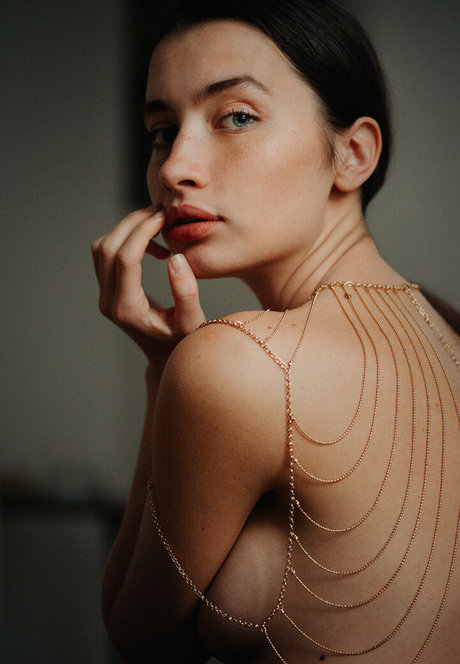 ハンズオンリーファン アートヌード 写真