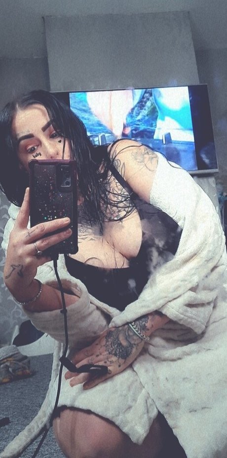 Savagequeenannie ヌードのポルノスター 画像