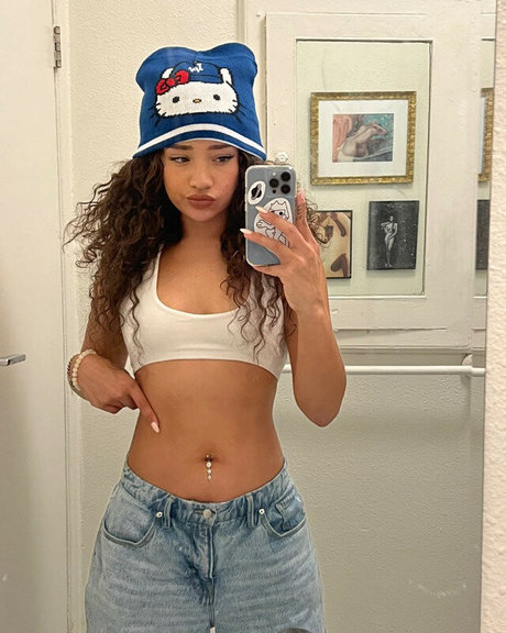 スリムな熟女OnlyFans 無料ヌード 写真