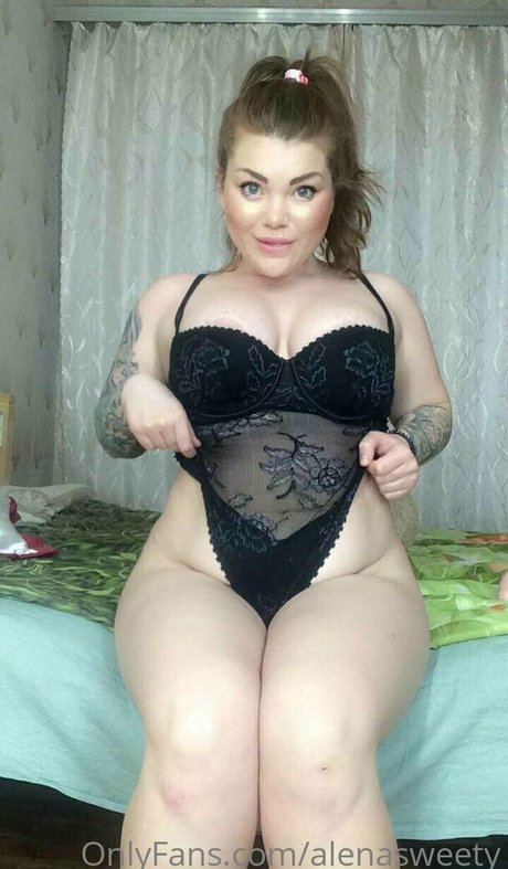 日焼けしたOnlyFans セクシーヌード 写真