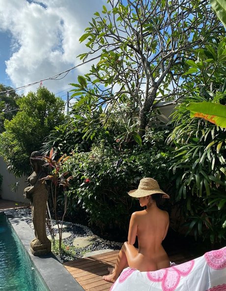 かわいい巨乳OnlyFans 裸 ギャラリー