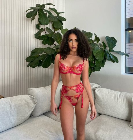 痩せた金髪の熟女OnlyFans ヌード 写真