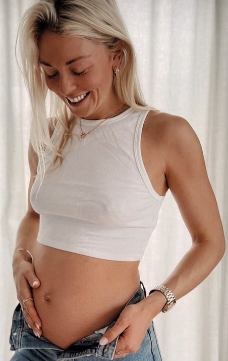 Carina Witthoeft ポルノスター ヌード アーカイブ