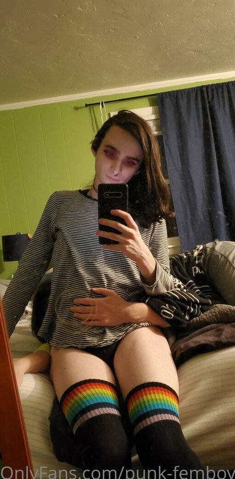 punk femboy ヌードモデル 写真