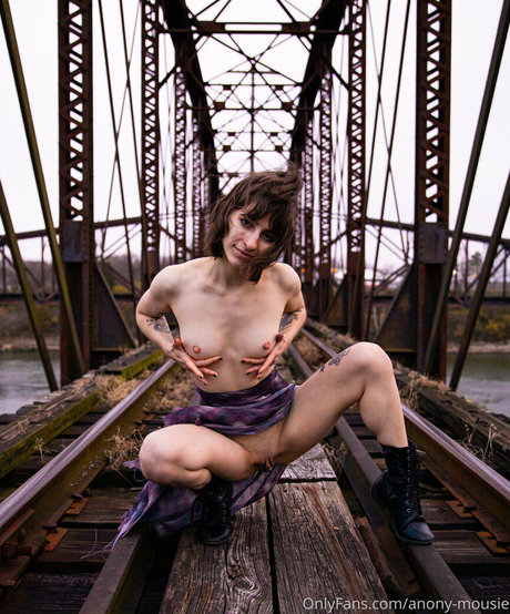 フェムボーイアジアンOnlyFans セクシー裸 写真