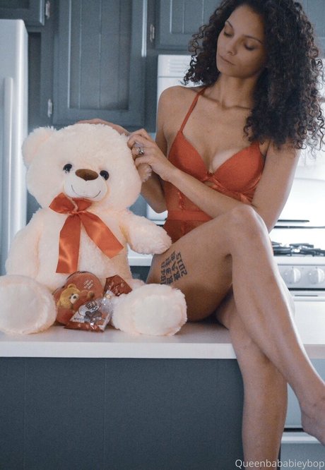 ティーンフィンガリングOnlyFans セクシー裸 写真