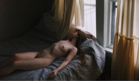 Liv Sage 美しいモデル 写真