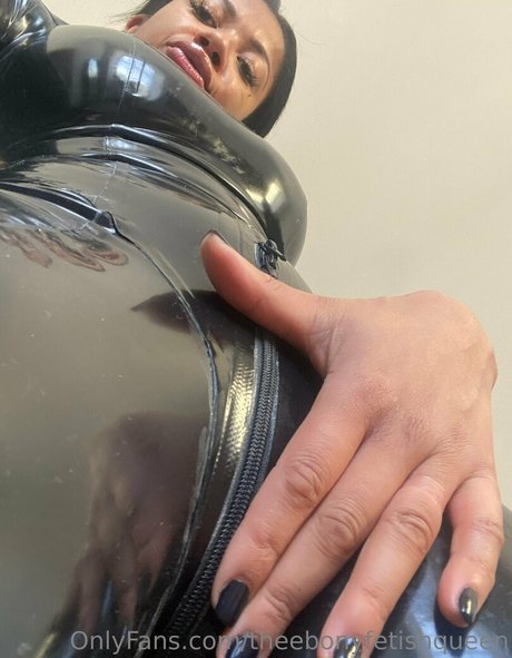 theebonyfetishqueen スター ヌード 写真