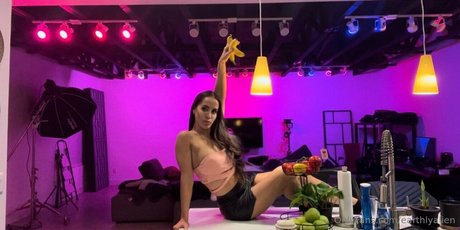 earthlyalien 美しいポルノスター 画像