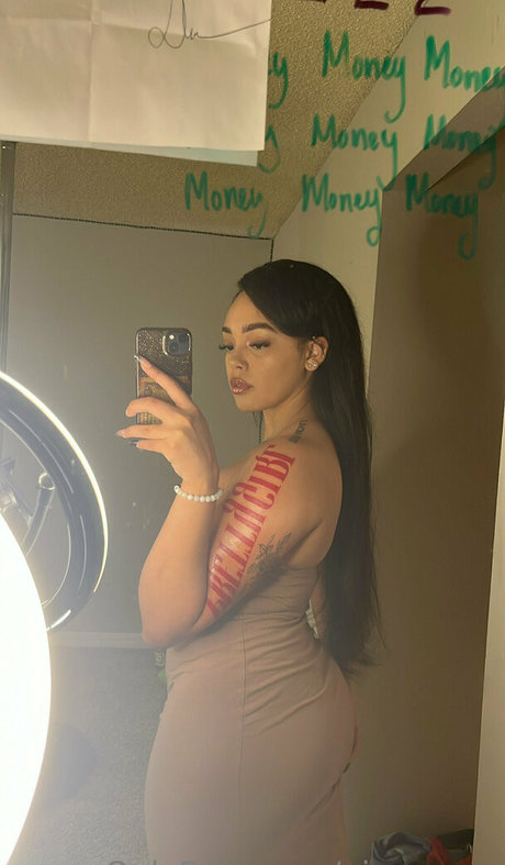 ninaa eve ポルノスター アート ギャラリー